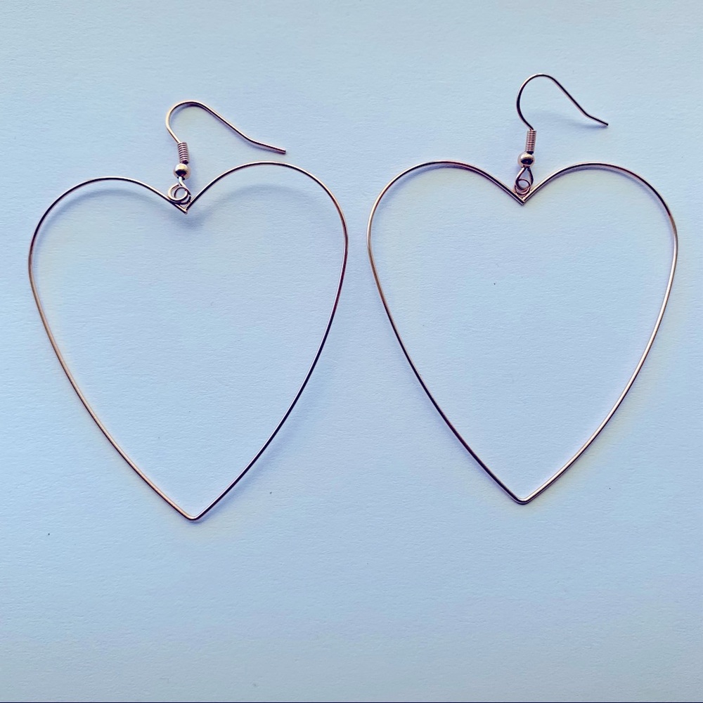 ‼️ 5/$20 Heart shaped dangle earrings